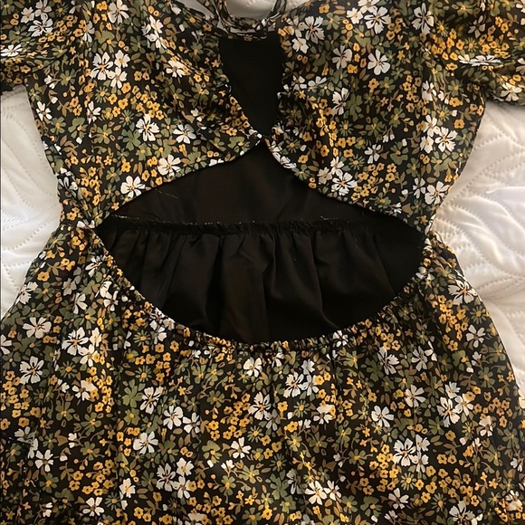 LE LIS Tie Back Floral Dress in Black and Yellow - Picture 5 of 6